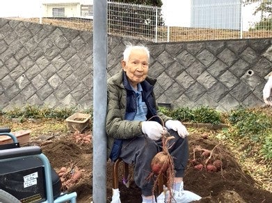 大豊作！～お芋掘りで土の感触を～