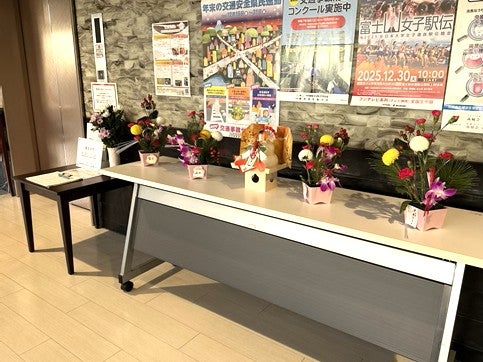 エントランスでお出迎え！～手作りの正月飾り～