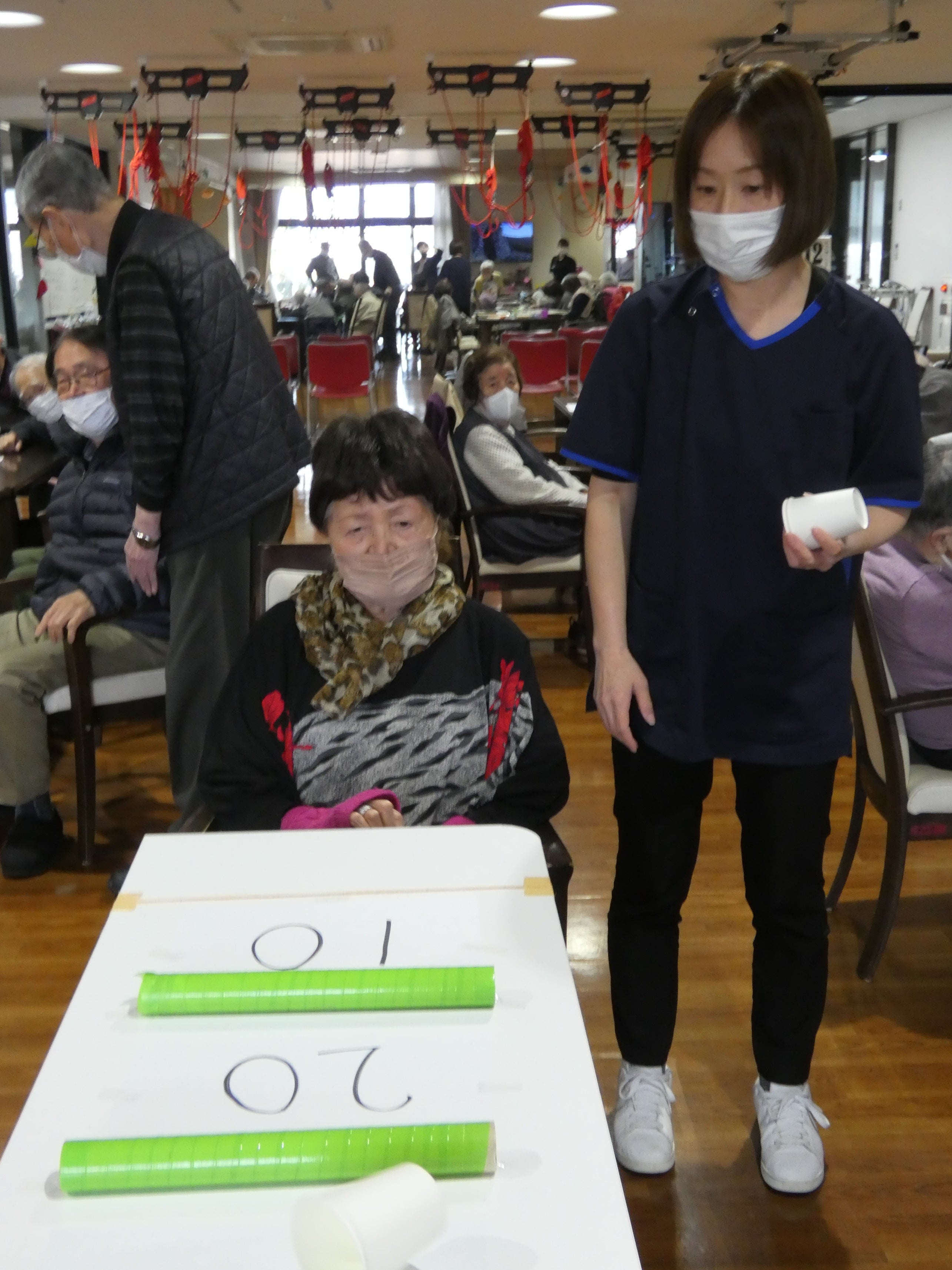 紙コップを使って（２）